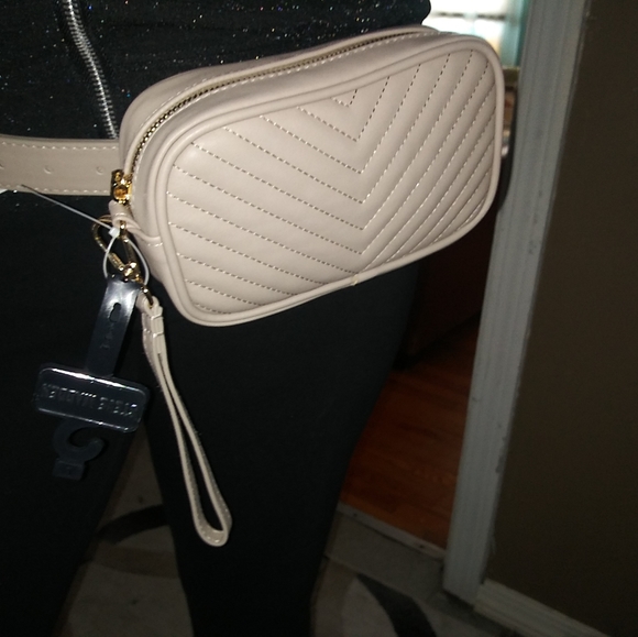 Purse - Picture 1 of 5